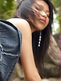Chelsea Yung is posing in front of the camera wearing her favorite clothes. Chelsea Yung is posing in front of the camera wearing her favorite clothes.